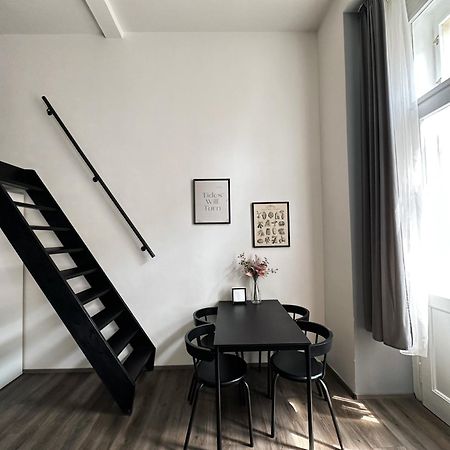 Grand Viceroy Apartments - Gothic Tower View Praha Bagian luar foto