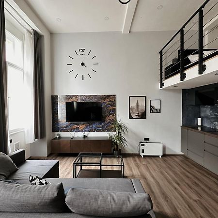 Grand Viceroy Apartments - Gothic Tower View Praha Bagian luar foto