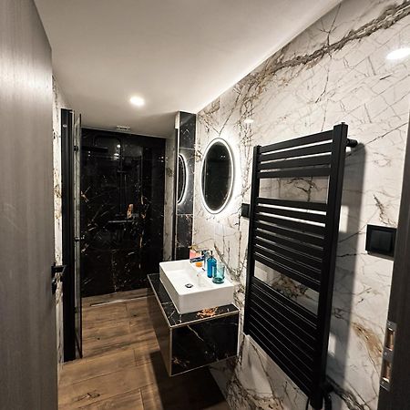 Grand Viceroy Apartments - Gothic Tower View Praha Bagian luar foto