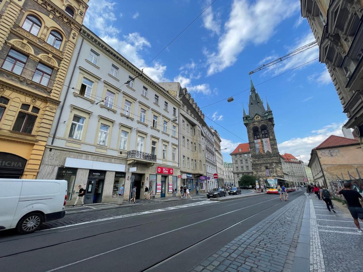Grand Viceroy Apartments - Gothic Tower View Praha Bagian luar foto