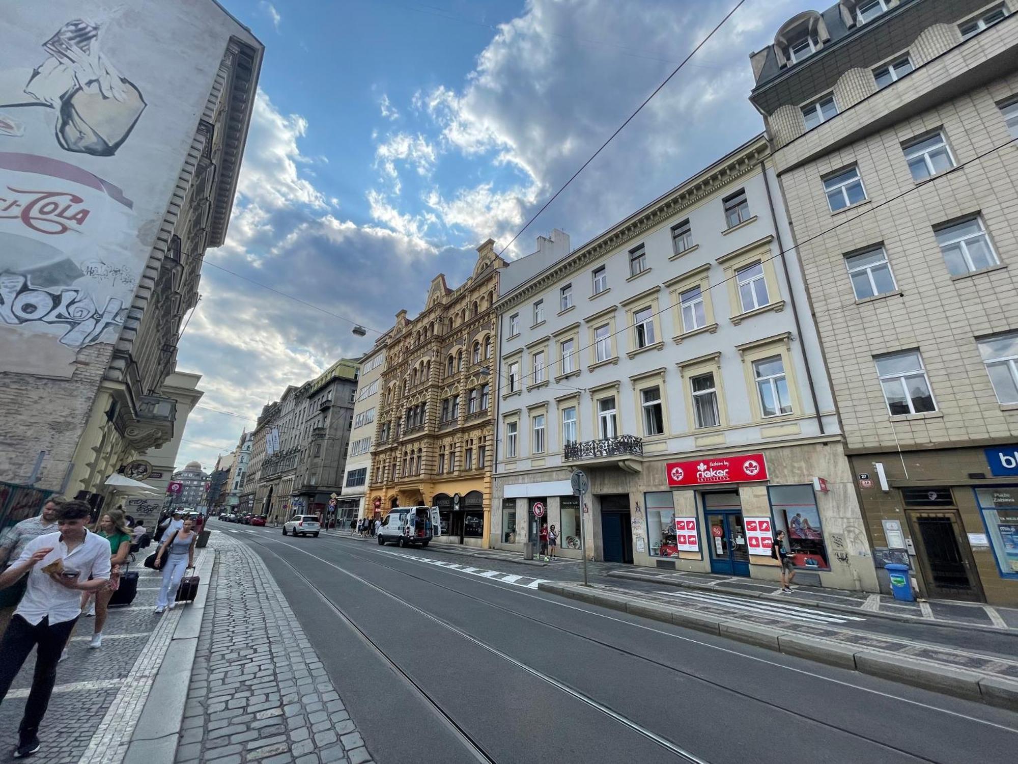 Grand Viceroy Apartments - Gothic Tower View Praha Bagian luar foto